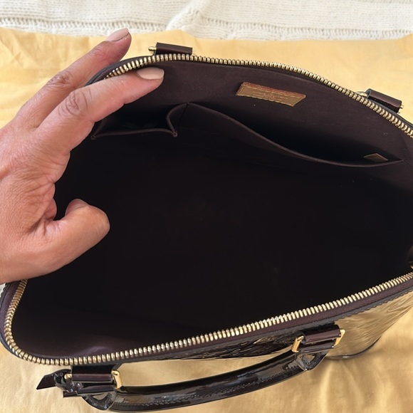 Louis Vuitton Alma Vernis Amarante GM handbag - Picture 12 of 17